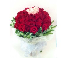 F62 99 PCS RED ROSES BOUQUET WITH PINKS IN THE MIDDLE